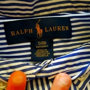 This polo raph lauren top comes in blue and white for size 7-9.